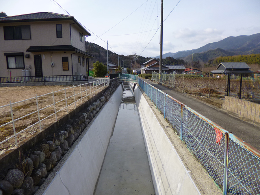 平成27年度 波多瀬地内水路内面被覆工事完成